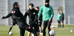 İttifak Holding Konyaspor’umuz günü tek antrenmanla değerlendirdi