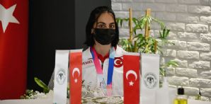 Avrupa Şampiyonası’nda tarih yazan sporcumuz Elif Ceren Çolak’ı kulübümüzde ağırladık