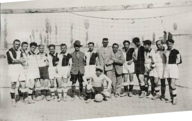 1931 — Nehirde kuğular ve ördekler